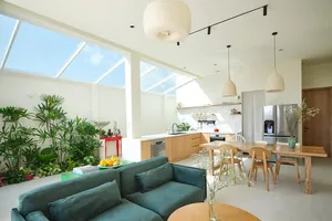 Ngôi nhà tối giản ở Sài Gòn đón ngập ánh nắng và cây xanh