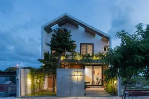 Độc đáo 1 ngôi nhà lớn chứa 3 ngôi nhà nhỏ