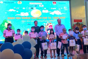 500 trẻ em có hoàn cảnh đặc biệt vui đón Trung thu