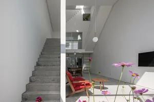 Ngôi nhà như sàn catwalk của cô gái yêu thời trang