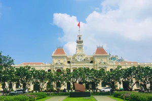Cách đăng ký tour tham quan trụ sở HĐND và UBND TP.HCM