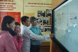 Phát triển du lịch theo hướng 'kết hợp người và máy'