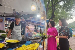 Ấn tượng với không gian trên bến dưới thuyền tại kênh Nhiêu Lộc - Thị Nghè