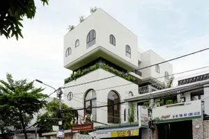 Ngôi nhà thiết kế hình chữ U độc đáo ở Khánh Hòa