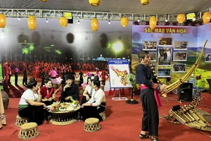 Mang sắc màu các tỉnh Tây Bắc đến với TP.HCM