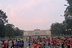 Chùm ảnh: Hơn 15.000 vận động viên tranh tài giải marathon quảng bá du lịch TP.HCM