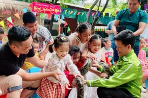 Nhộn nhịp khu vui chơi ở TP.HCM ngày đầu nghỉ tết Dương lịch 