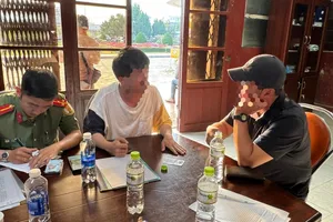 Xử phạt 8 hướng dẫn viên người Việt 'vô tư' để cho người Hàn hành nghề