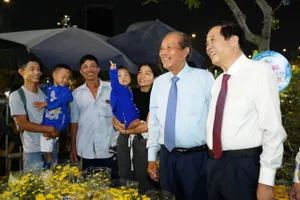 Khai mạc chợ Hoa Xuân 'Trên bến dưới thuyền' tại TP.HCM