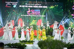 Trình diễn trên 800 bộ áo dài tại lễ hội Áo dài TP.HCM lần thứ 10