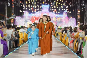 Rực rỡ đêm khai mạc lễ hội Áo dài TP.HCM lần thứ 10