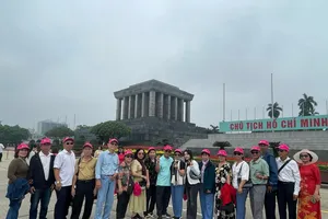 Nhiều đoàn khách mở hàng du lịch dịp lễ 30-4