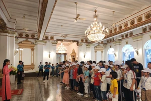 Tour du lịch hè tham quan TP.HCM dành cho trẻ em đặc biệt