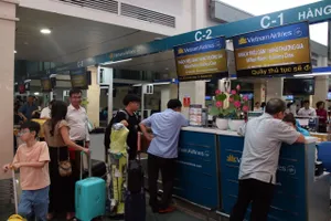 Giá vé máy bay tăng trở lại