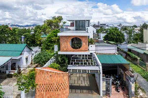 Ngôi nhà có mặt tiền gạch lộ thiên tại TP Bảo Lộc