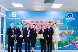 Chế độ dinh dưỡng cân đối hỗ trợ điều trị bệnh tật