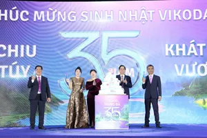 Chủ tịch tỉnh dự kỉ niệm 35 năm Công ty CP nước khoáng Khánh Hòa