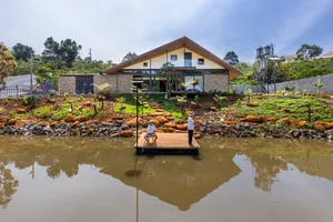 Ngôi nhà đồi có khu trồng rau, nuôi cá lý tưởng