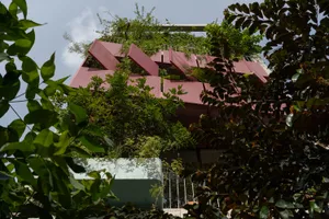 Ngôi nhà mộc mạc trong con hẻm nhỏ ở Sài Gòn