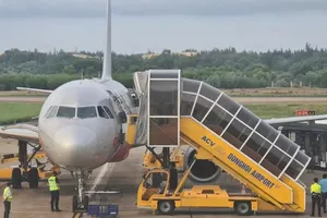 Hàng chục chuyến bay đến Huế, Đà Nẵng phải hủy, đổi giờ vì bão Fengshen