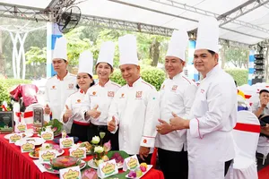 Hấp dẫn 200 món ăn từ sen lập kỉ lục Việt Nam