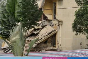 Tháo dỡ 3 biệt thự cũ trong khu đất số 1 Lý Thái Tổ