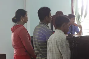 Chồng xin cho vợ được tù treo để con... khỏi bơ vơ!