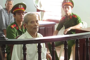 Chú rể Đài 72 tuổi thừa nhận giết vợ nhưng 'do nông nổi'