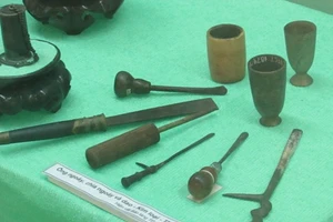 Choáng với bộ đồ dùng… ăn trầu!