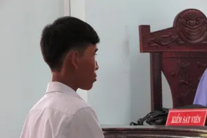 Rủ nhau cướp tiền của đứa trẻ bán vé số