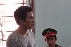 Suýt mất mạng vì… đội mũ vào buổi tối