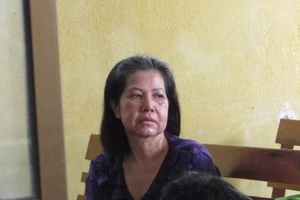 Thất nghiệp, giả làm... bác sĩ chữa bệnh kiếm tiền