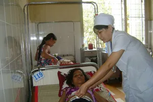 Cứu sống bệnh nhân vỡ khối u buồng trứng 