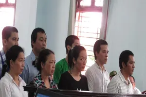 Cả nhà vào tù vì lưu hành tiền giả