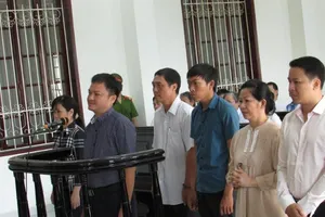 GĐ công ty lương thực và nhân viên làm trái 100 tỉ đồng