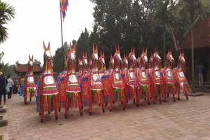 Ngắm đàn ngựa giấy tuyệt đẹp ở đền thờ Nguyễn Trãi