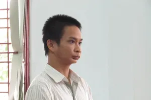 'Nổ' là nhân viên phòng nhân sự để lừa xin việc