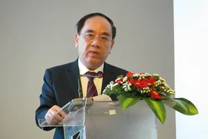 'Bất thường với trái cây có thể rơi vào... con cá'