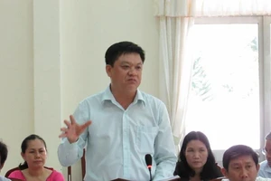 Phó chủ tịch phường nghỉ sinh, chủ tịch... lãnh đủ!