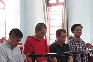 'Mua' ô tô không phải bằng tiền mà bằng... xe máy