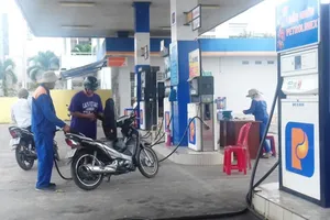 Bến Tre: Niêm phong kẹp chì hơn 1.000 trụ bơm xăng