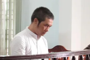 Bị tóm vì định kiếm thêm thu nhập bằng… bán ma túy 