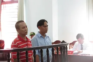 Tòa hoãn xử vì hồ sơ chỉ có bản photo