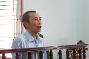 Xâm hại con riêng của vợ hờ còn nói bé gái 'tự nguyện'