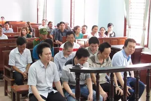 Đội trưởng thanh tra giao thông thừa nhận có cầm tiền