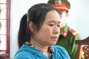 Nữ quái lừa tiền tỉ đi đánh bạc lãnh án