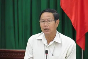 'Nhiều cán bộ xài smartphone nhưng chưa biết mở, gửi email'