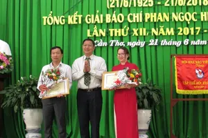 Trao giải báo chí Phan Ngọc Hiển lần thứ XII