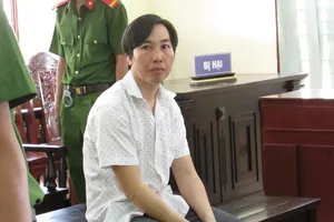 Nguyên đại úy cảnh sát cơ động hầu tòa vì lừa đảo