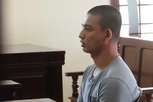 Bé gái chết thảm vì nhờ thanh niên hái trái cóc 